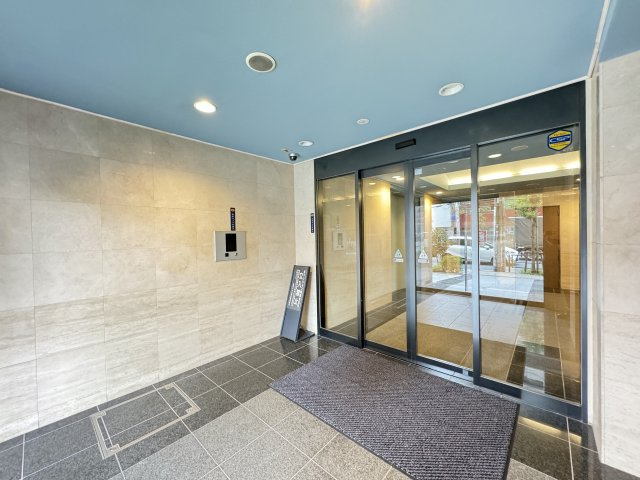 菱和パレス菊川のエントランス