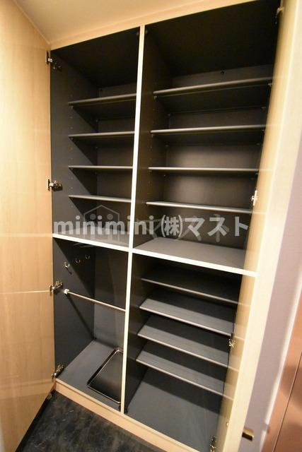 プレミュール阿波座の収納