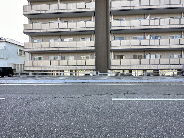 グランパレスパゴダの駐車場