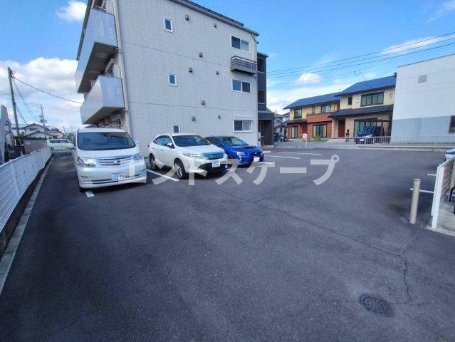 高崎市上中居町の賃貸マンションの駐車場|高崎、前橋エリアのお部屋探しはエンドスケープまで！お客様の理想お聞かせ下さい♪