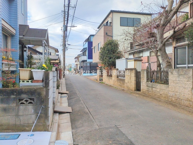 月々５万円台～　新築戸建　川越市下赤坂3期の前面道路含む現地写真|徐角地　南東側 4.0ｍ公道
