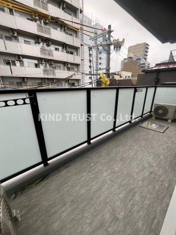 En Nakazakiのバルコニー|暖かな日差しのふりそそぐバルコニー