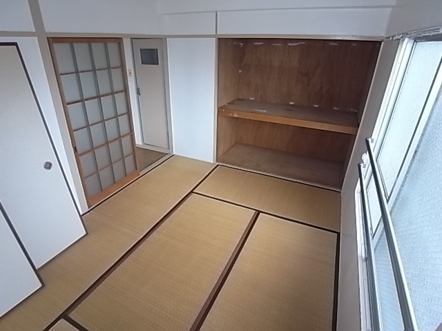 新堂マンションの居間・リビング