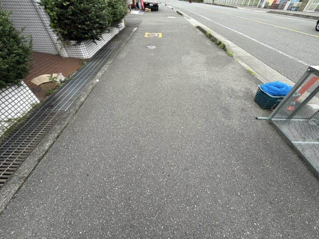 マイコーポ白国の駐車場
