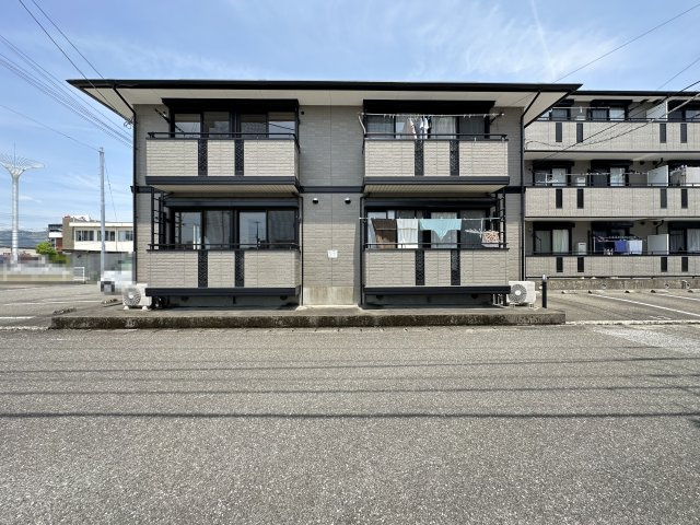 ヴィレッジ札場 C棟の外観