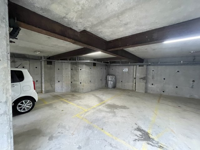 シャトー篠原台の駐車場