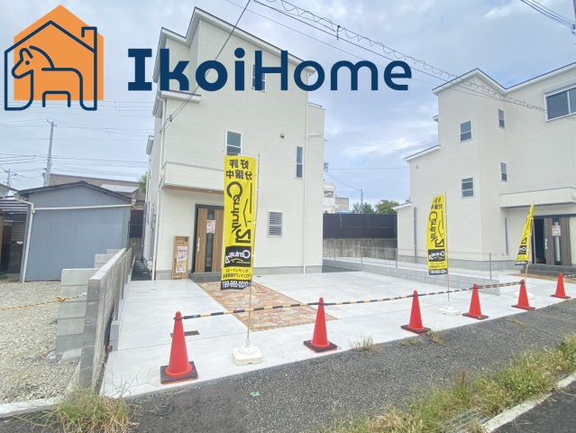 明石市大蔵町　新築一戸建　B号地のエントランス|駐車場4台可能！　大蔵海岸を目の前の、プライベートBBQスペース！
地元工務店の安心施工！この立地素敵です！