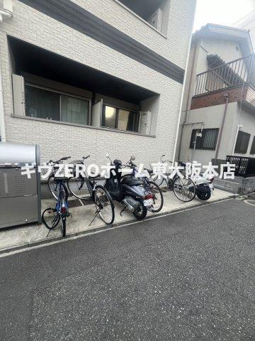 ノイヴェル長瀬の駐車場