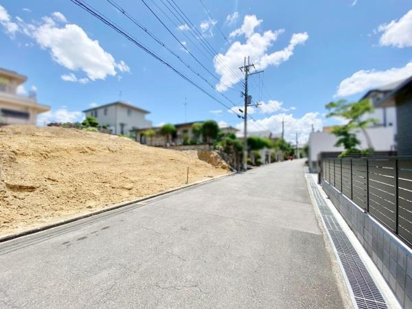 【前面道路含む現地写真】 | ■毎週土・日・祝のご対応可能■
お忙しい方も、お仕事前やお仕事帰りなどお客様のご都合に合わせてご案内致します！キッズルーム・駐車場完備！