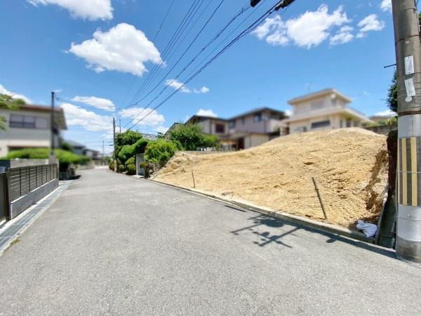 【前面道路含む現地写真】 | 全面道路：幅員約6.0ｍ！前面道路は交通量も少ないです!(^^)!