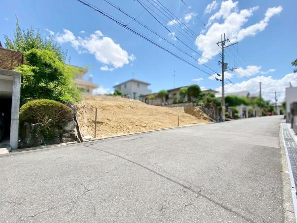 【前面道路含む現地写真】 | 南西側接道のため日当たり良好！
