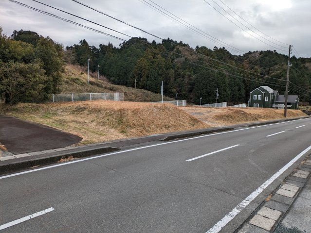 売土地　菊川市川上の前面道路含む現地写真