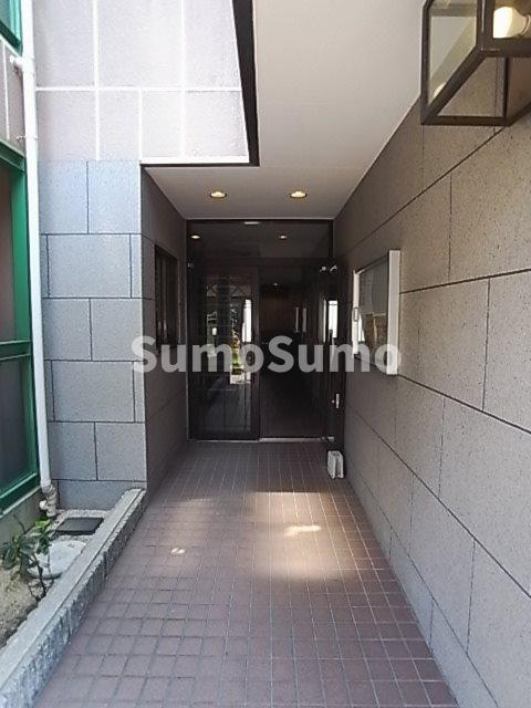 神戸市灘区深田町１丁目の賃貸マンションのエントランス
