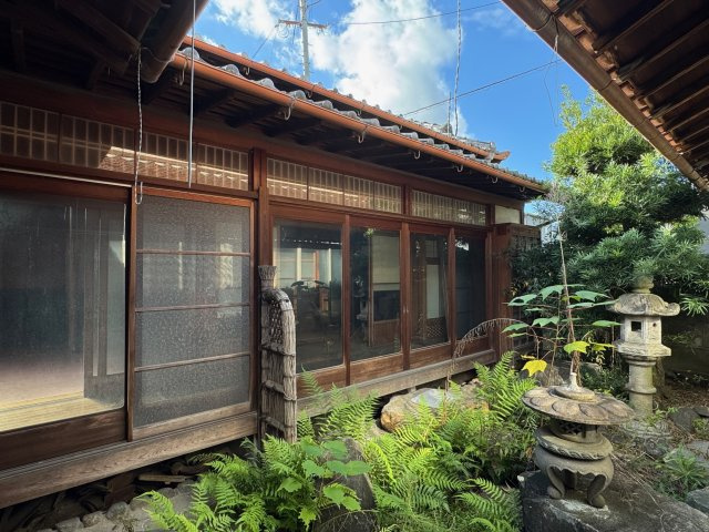 【外観】 | 香芝市狐井　中古戸建 | ◆中庭があるので四季の移り変わりを楽しんで生活していただけます♪