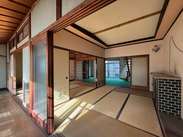 【和室】 | 香芝市狐井　中古戸建 | 廊下から光が差し電気をつけなくても明るいです(^^)/