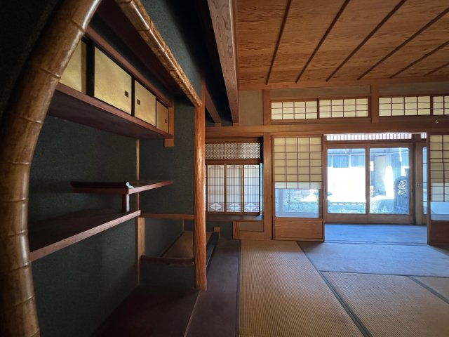 【和室】 | 香芝市狐井　中古戸建 | 室内は所々に和の可愛らしい装飾がたくさん残っています(^^)/