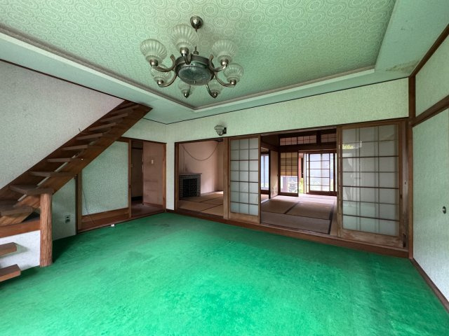 【洋室】 | 香芝市狐井　中古戸建 | 玄関横の洋室♪