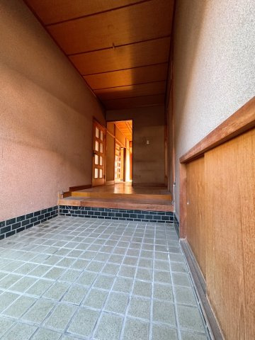 【内装】 | 香芝市狐井　中古戸建 | 広々玄関♪