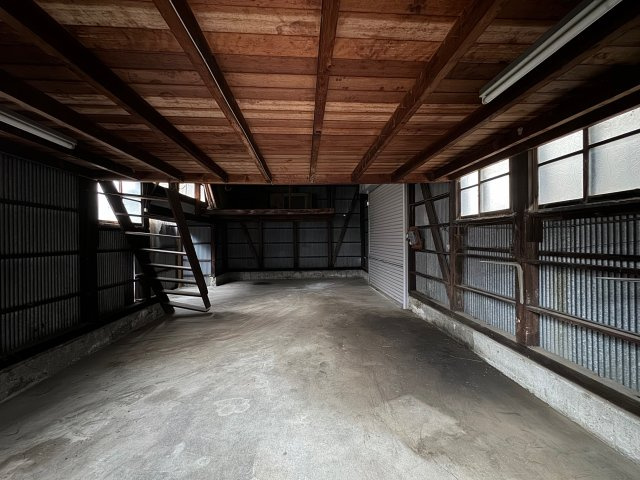 【外観】 | 香芝市狐井　中古戸建 | 倉庫内♪　作業場などに大活躍(^^)/