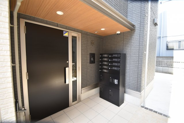 D-room塚口町のエントランス