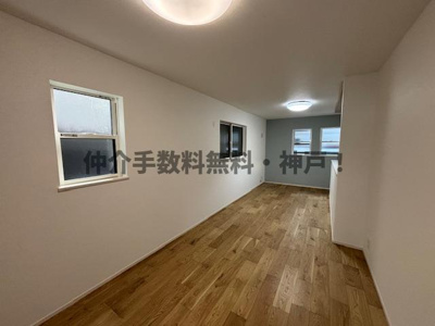 【居間・リビング】 | 明石市中朝霧丘　新築戸建　仲介手数料無料！ | こちらの居間で趣味の時間をお楽しみください