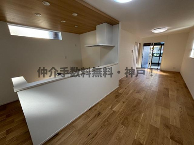 【居間・リビング】 | 明石市中朝霧丘　新築戸建　仲介手数料無料！ | ゆったり過ごせるリビングです