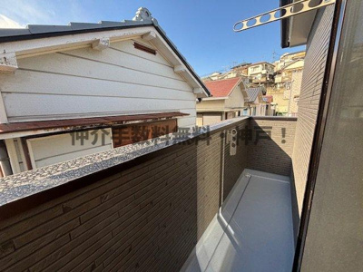 【バルコニー】 | 明石市中朝霧丘　新築戸建　仲介手数料無料！ | 開放的で明るい空間を演出してくれるバルコニーです