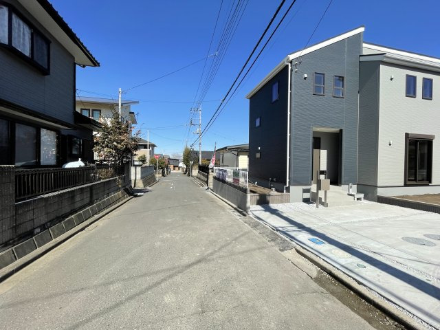 藤岡市上落合（全1棟）1号棟の前面道路含む現地写真