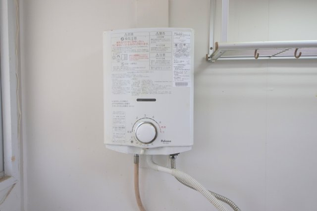 奈良市富雄元町４丁目のアパートの駐車場