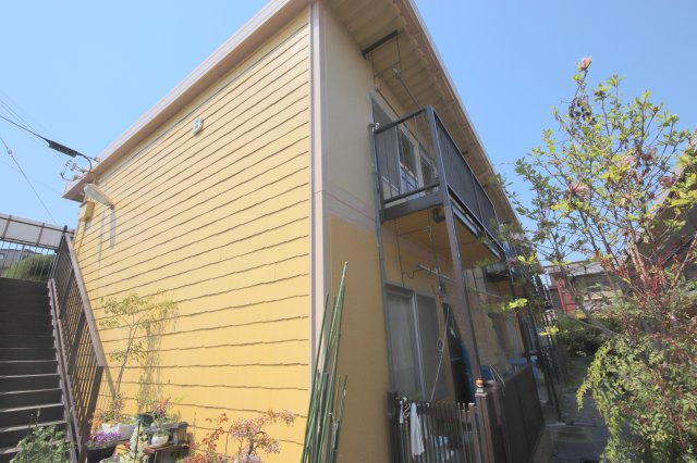 奈良市富雄元町４丁目のアパート