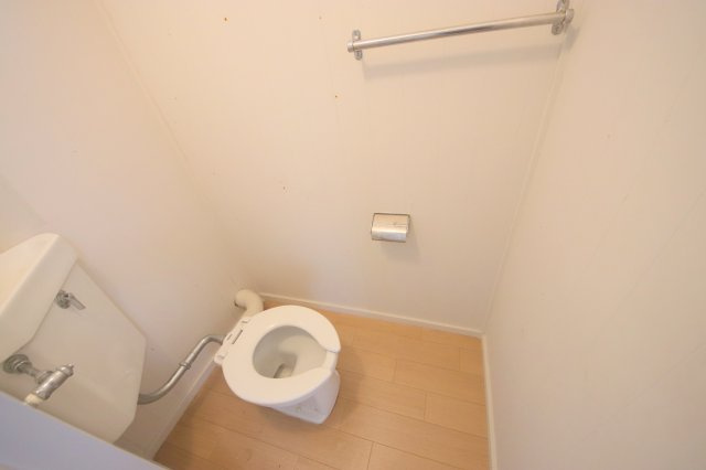 奈良市富雄元町４丁目のアパートの洗面所