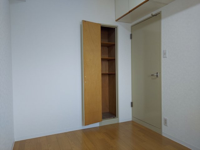 カルム伊丹緑ヶ丘の洋室|洋室約4.3帖