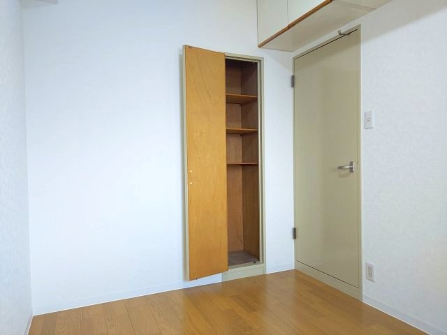カルム伊丹緑ヶ丘の洋室|洋室約4.3帖