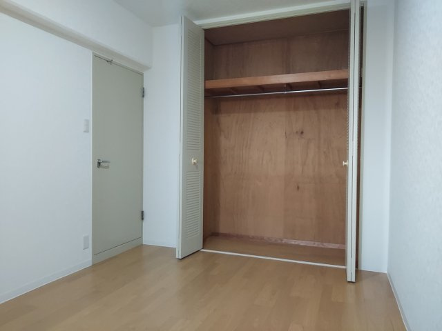 カルム伊丹緑ヶ丘の洋室|洋室約6.1帖