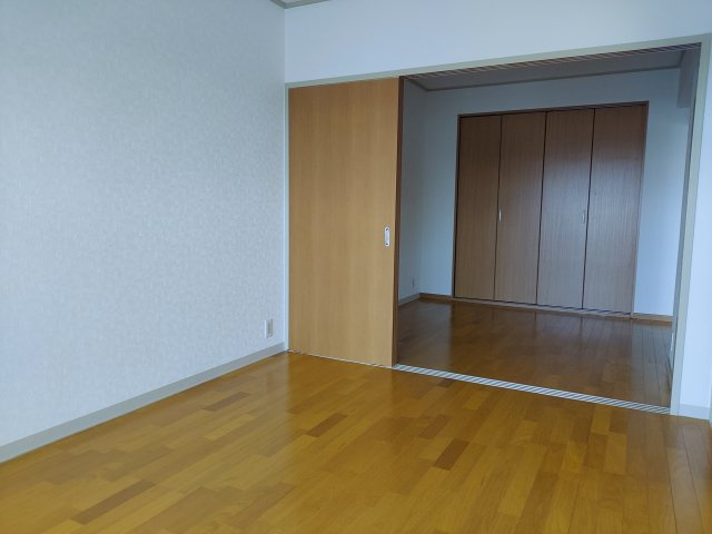 カルム伊丹緑ヶ丘の洋室|洋室約6帖