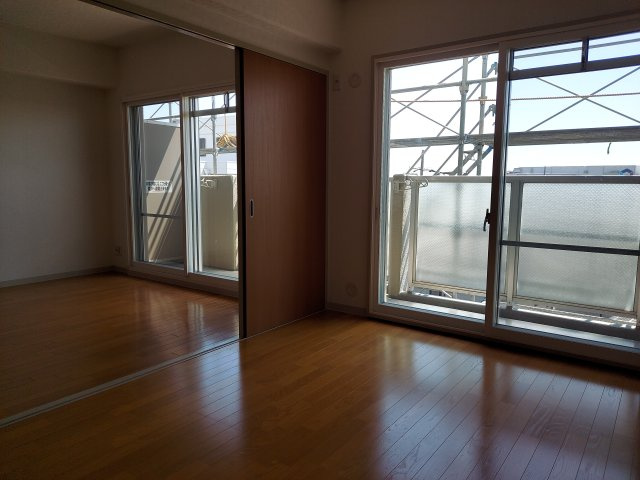 カルム伊丹緑ヶ丘の洋室|洋室約6帖