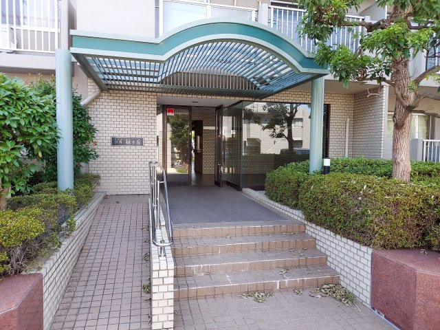 カルム伊丹緑ヶ丘のエントランス
