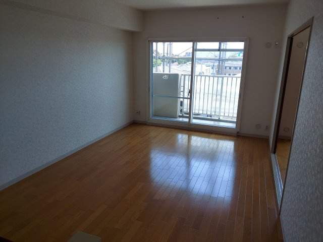 カルム伊丹緑ヶ丘の居間・リビング