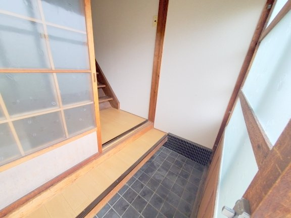 生駒市辻町のテラスの玄関