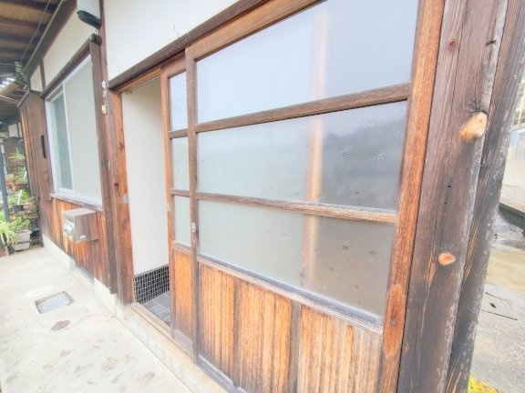 生駒市辻町のテラスのエントランス