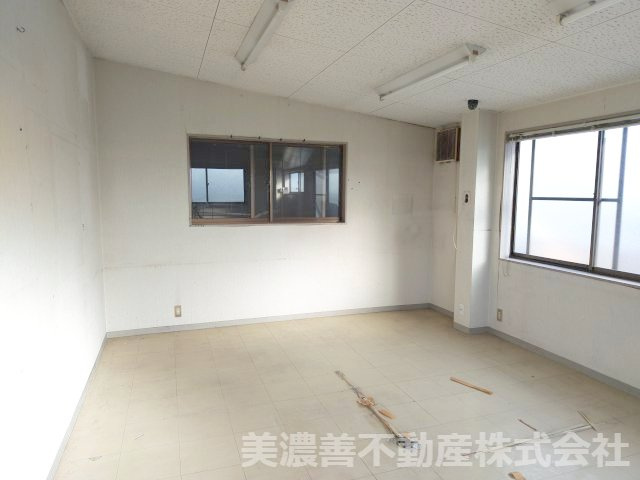 ６４１７８　本巣郡北方町北方倉庫の洋室