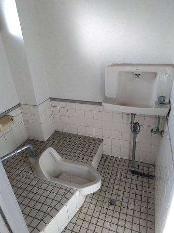 ６４１７８　本巣郡北方町北方 倉庫のトイレ