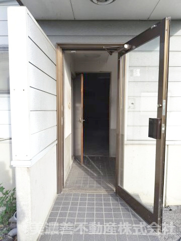 ６４１７８　本巣郡北方町北方倉庫の玄関