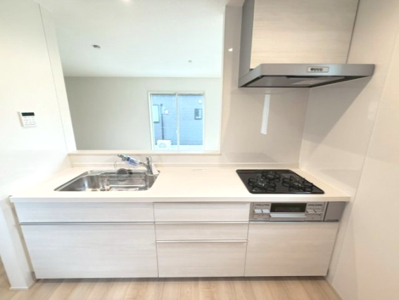 富士市天間 第１　新築戸建　全4棟　2号棟のキッチン|開放的な対面式キッチン。キッチンからはリビング全体が見渡せます。