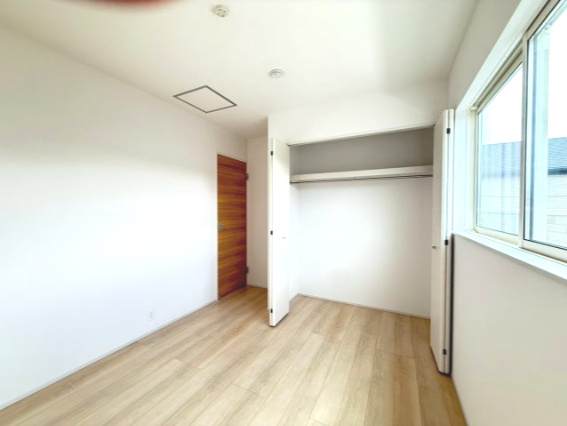 富士市天間 第１　新築戸建　全4棟　2号棟の洋室|やわらかな光が入る居室は明るく穏やかな時間が流れます♪