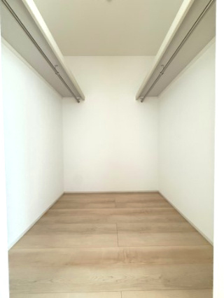 富士市天間 第１　新築戸建　全4棟　2号棟の洋室|季節の衣類や趣味の道具などをしっかり収納できます♪