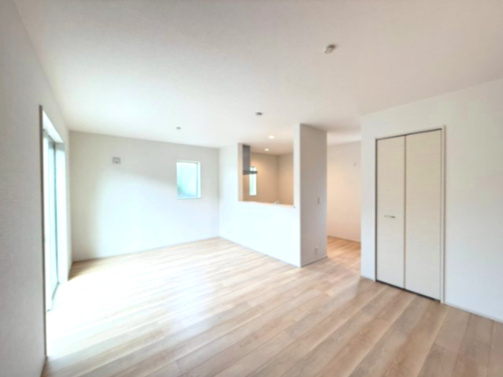 富士市天間 第１　新築戸建　全4棟　2号棟の居間・リビング|ご家族の素敵な時間をお過ごしください♪