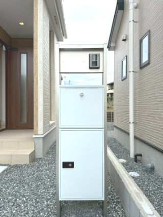 富士市天間 第１　新築戸建　全4棟　2号棟のその他|外出中も安心の宅配ボックス