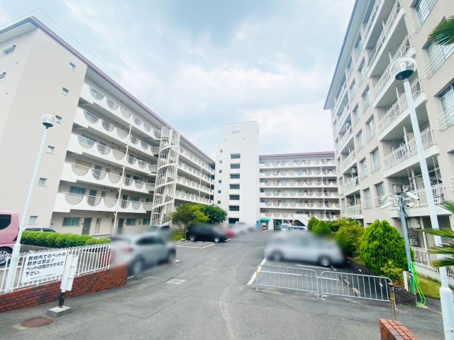 西京極大門ハイツの駐車場