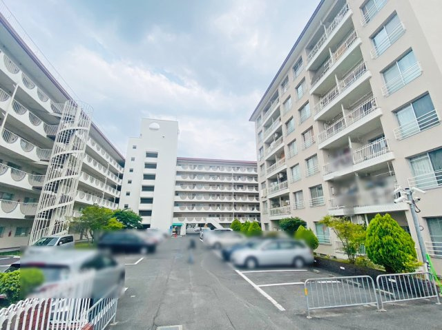 西京極大門ハイツの駐車場